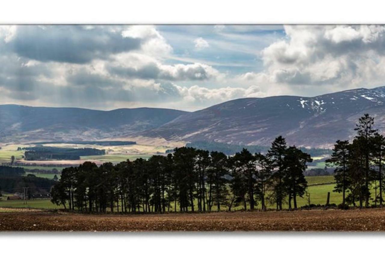 אבוין Traditional Family Home In Royal Deeside מראה חיצוני תמונה