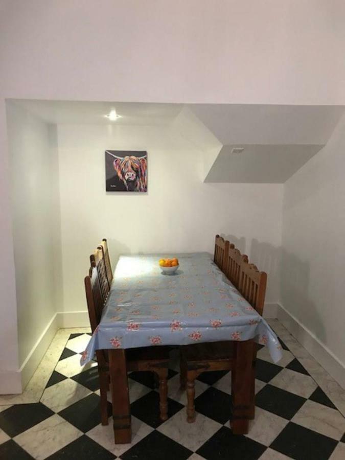 אבוין Traditional Family Home In Royal Deeside מראה חיצוני תמונה
