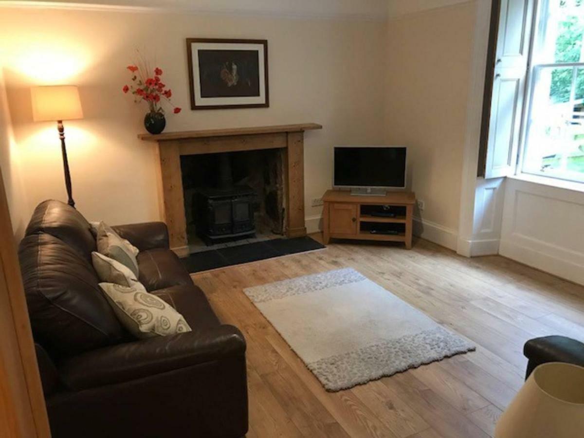 אבוין Traditional Family Home In Royal Deeside מראה חיצוני תמונה