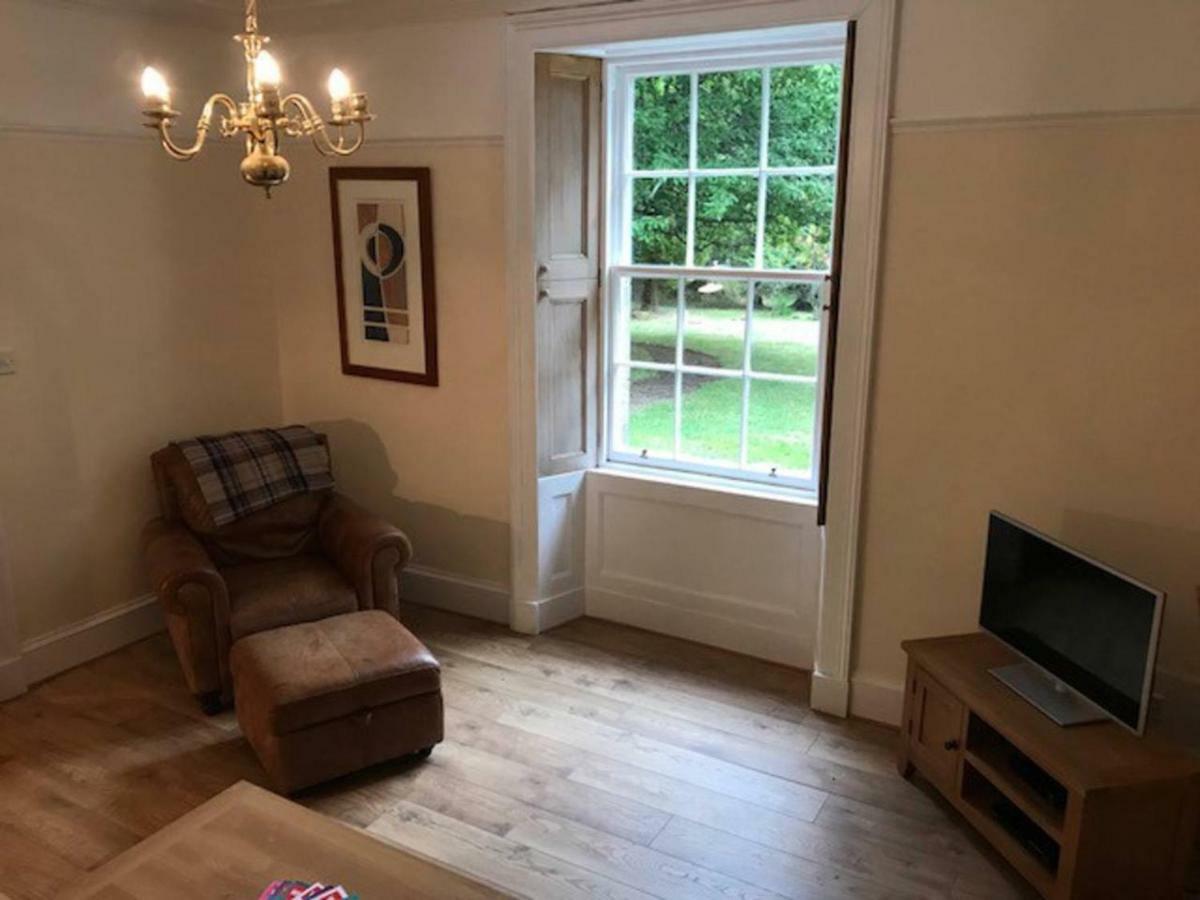 אבוין Traditional Family Home In Royal Deeside מראה חיצוני תמונה